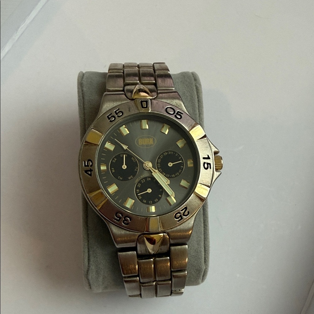 Guess Gold and Silver Chronograph Watch

Watch is perfectly functional